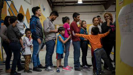 "¿Cómo un coyote puede llevar a un ser humano?": Figuras públicas de EE.UU. dejan en evidencia que ignoran el término usado en las fronteras