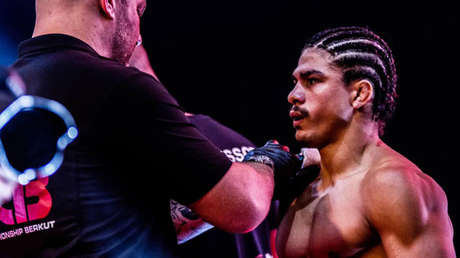 VIDEO: Un luchador de MMA le provoca una terrorífica lesión a su rival, arrancándole casi la oreja y dejándola colgando ensangrentada