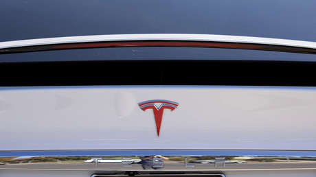 Una mujer localiza con su móvil a los ladrones que se llevaron su Tesla y se venga sin piedad