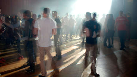 Fiestas clandestinas frente a un cementerio y en un depósito de ataúdes en una de las provincias argentinas más afectadas por la pandemia