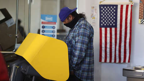 Trabas a los electores, campañas onerosas y el gobierno de quien menos votos obtiene: las falencias de la democracia de EE.UU. según Netflix