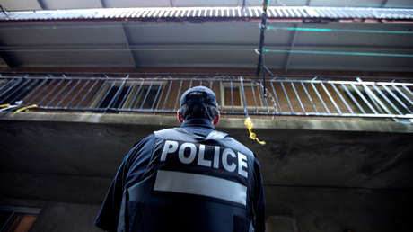 Acusan a una pareja de torturar a su huésped con un collar eléctrico, romperle los dientes y quemarle la piel con agua hirviendo