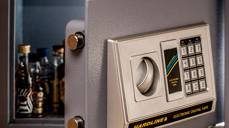 Ladrones ingresan a una habitación de escape y fuerzan la caja fuerte (pero no encuentran lo que esperaban)