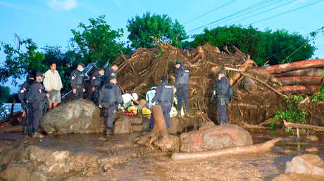 Al menos nueve muertos y más de 35 desaparecidos tras un corrimiento de tierra en El Salvador