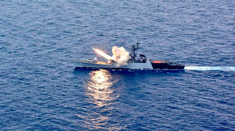 VIDEO: India destruye un viejo dragaminas con un misil antibuque lanzado "al máximo alcance"