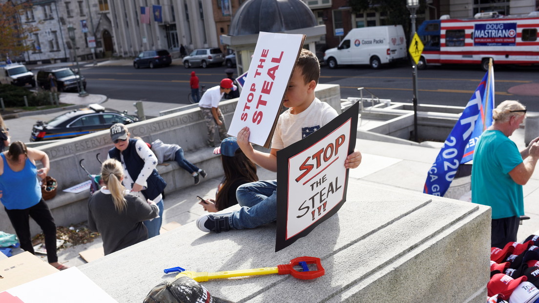 Facebook elimina un grupo de apoyo a Trump en el que se denunciaba "fraude electoral" en las elecciones de EE.UU.