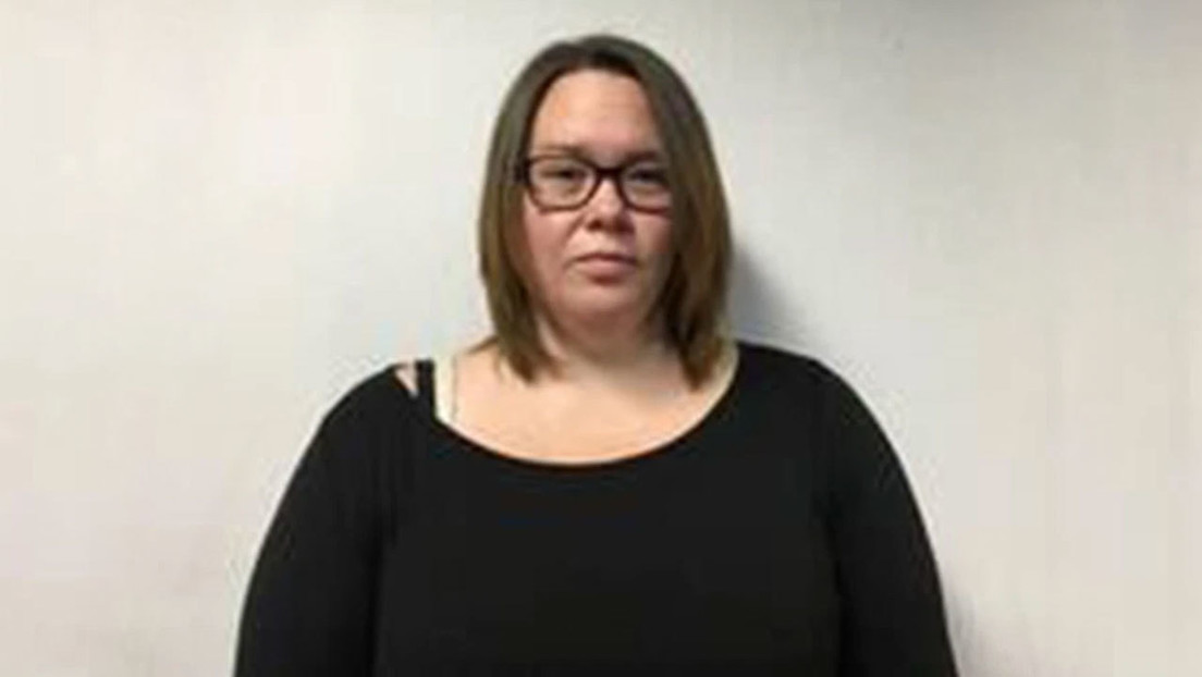 Condenan a prisión a una exmaestra sustituta por tener relaciones sexuales con dos alumnos en Alabama