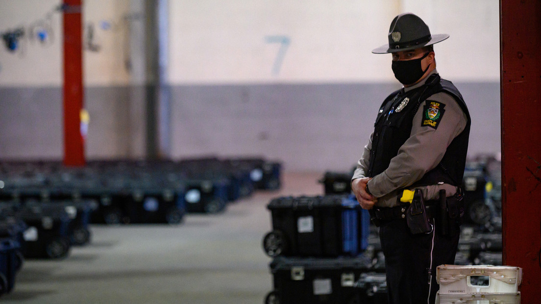 "Tractores bloqueando puertas y ventanas cubiertas": Trump dice que observadores no pudieron acceder a mesas electorales en estados como Pensilvania