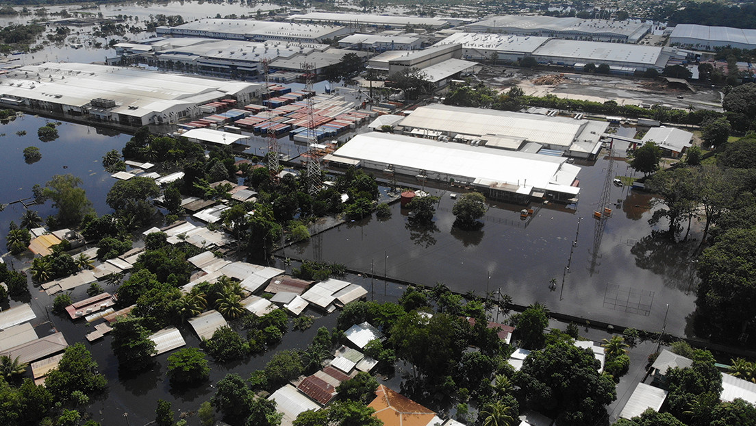 La tormenta tropical Eta alcanza la península de Florida, dejando a su paso un centenar de muertos en México y América Central