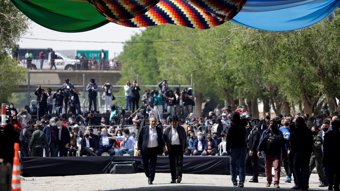 "Volver a mi patria que tanto quiero me llena de alegría": Evo Morales regresa a Bolivia después de un año en el exilio