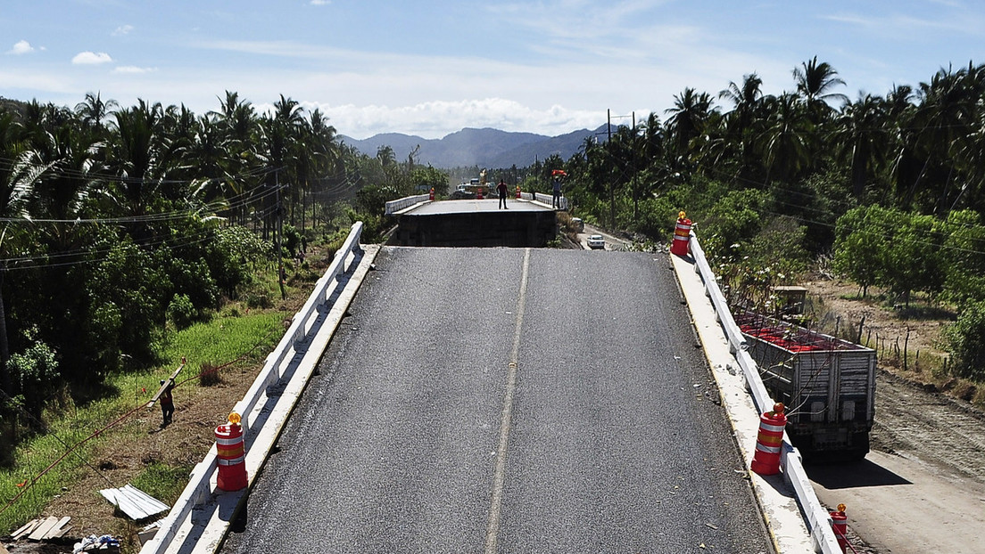 EE.UU.: Colapsa un puente en medio de una transmisión y la reportera se salva de milagro (VIDEO)
