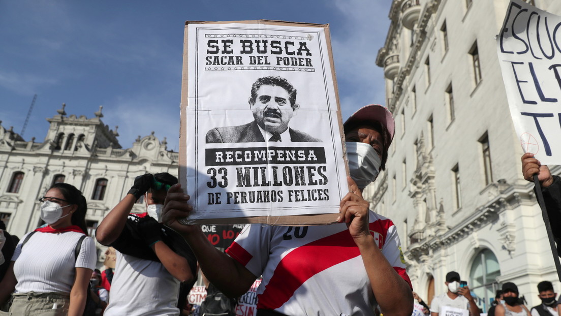 El líder del Congreso de Perú, Luis Valdez Farías, pide la renuncia al recién nombrado presidente interino Manuel Merino