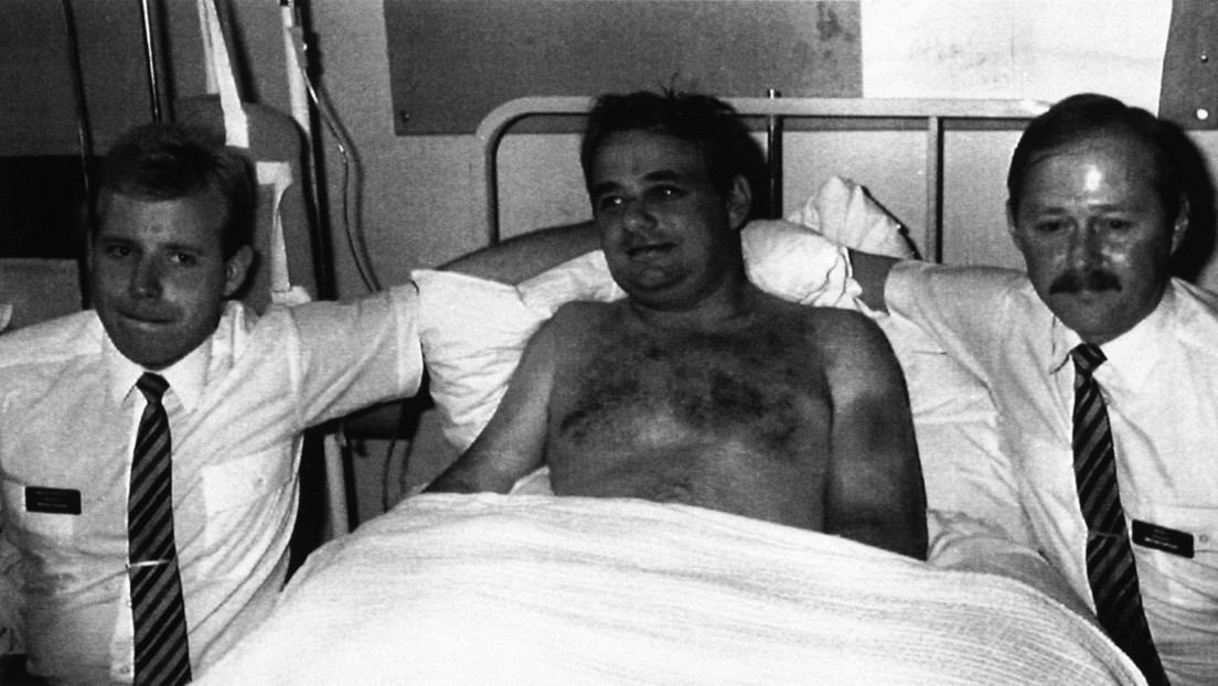 Se viraliza 30 años después la historia del piloto que fue succionado por una ventana, quedó colgando fuera del avión a 17.000 pies y sobrevivió