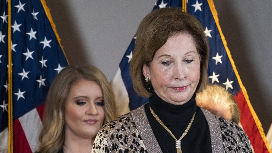 La campaña de Trump se distancia de la abogada que culpó a Hugo Chávez y al "dinero comunista" del supuesto fraude electoral en EE.UU.