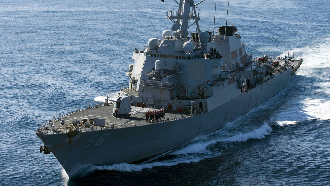 El destructor John McCain de EE.UU. entra en aguas territoriales de Rusia y se aleja tras una alerta