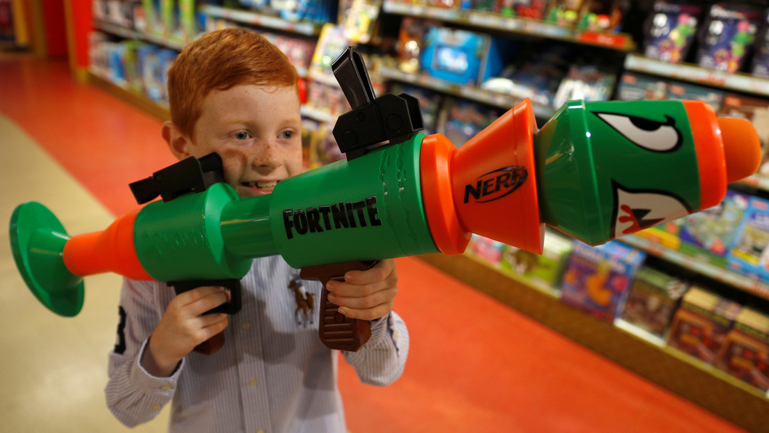 VIDEO: Un 'youtuber' modifica un rifle de juguete con motor de gasolina y este es el resultado