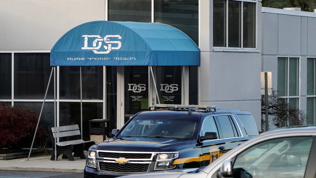 Examinan a Joe Biden tras torcerse el tobillo mientras jugaba con su perro