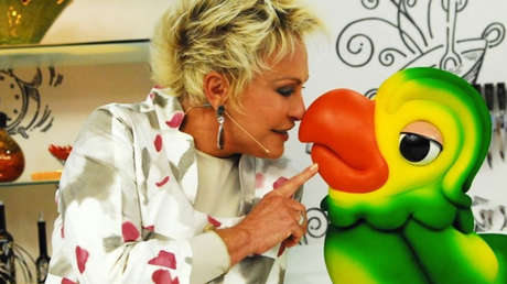 VIDEO: Presentadora de la televisión brasileña rompe en llanto al anunciar la muerte del actor que dio vida al popular personaje 'Loro José'