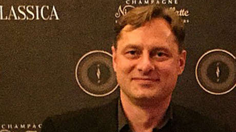 Asesinan con una ballesta al 'rey de las salchichas' ruso en la sauna de su casa en las afueras de Moscú