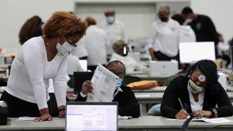 La campaña de Trump presenta una demanda en Míchigan para detener el recuento de votos