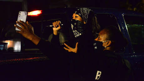 Manifestantes afroamericanos acosan a un vecino blanco de Portland que les pidió que "protestaran pacíficamente" (VIDEO)