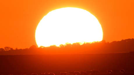 VIDEO: Así se contruye un pequeño sol artificial casero que permite tomar increíbles fotografías diurnas a cualquier hora