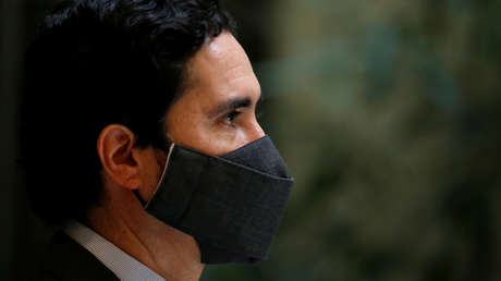 "Nunca más van a caminar tranquilos": Un grupo de gente encara al ministro de Hacienda de Chile