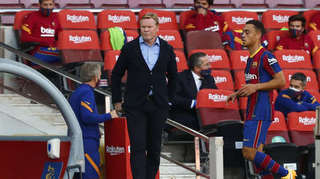 Ronald Koeman se pronuncia tras las críticas a Messi por las imágenes en las que camina en la cancha y no ataca al rival