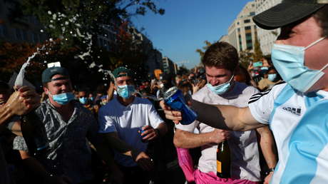 VIDEOS: Cientos de personas se congregan frente a la Casa Blanca para celebrar la victoria de Joe Biden