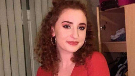 Forense revela que la estudiante de Cambridge saltó desde una avioneta por una aparente reacción psicótica a un fármaco