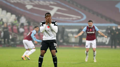 Un penal vergonzoso a lo Panenka condena al equipo y provoca la ira de los aficionados (VIDEO)