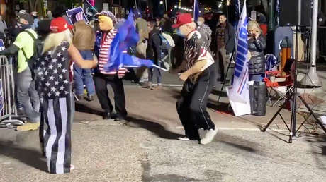 "Simplemente no lo entienden": Partidarios de Trump bailan al son de una canción de Rage Against the Machine y la banda les responde