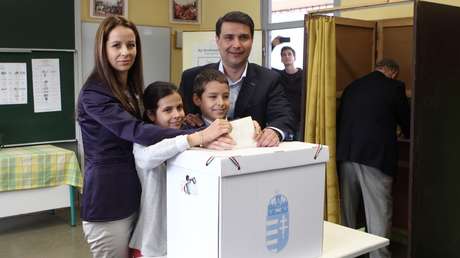 El Gobierno de Hungría propone fijar en la Constitución los roles de género cristianos