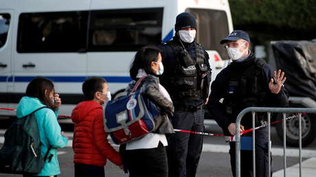 Un niño musulmán amenaza con decapitar a su maestra en Alemania