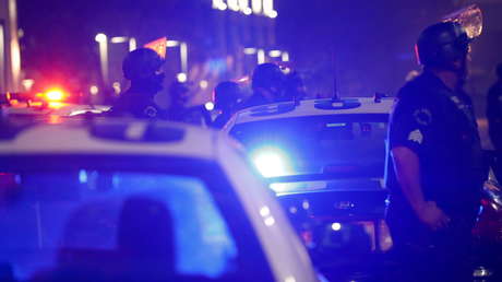 Suspenden en EE.UU. a un policía tras una polémica detención bajo gritos de "No puedo respirar"