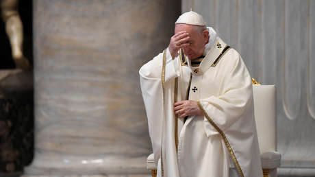 El supuesto 'me gusta' de la cuenta papal en Instagram a la foto picante de una modelo brasileña alborota la Red