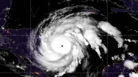 Huracán Iota deja un muerto y destroza 98 % de la infraestructura de la Isla Providencia en su paso por las costas de Colombia