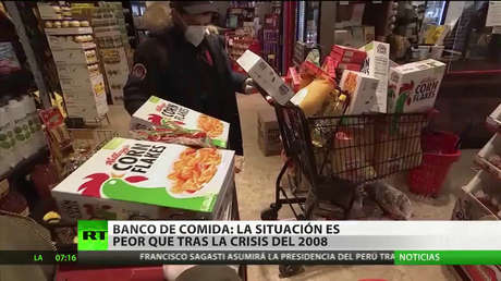 Miles de estadounidenses hacen cola para recibir comida gratis