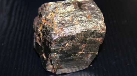 Un fabricante de ataúdes se convierte en millonario al estrellarse contra su techo un meteorito extremadamente valioso (VIDEO)