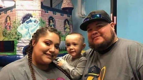 Niño de 4 años pierde a sus padres por covid-19 y la comunidad local le organizará un cumpleaños especial para mostrarle que no está solo