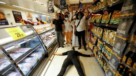 Un hombre afrobrasileño muere por la brutal golpiza de 2 agentes de seguridad en un supermercado y el hecho provoca indignación de la sociedad (VIDEO)
