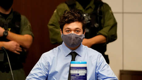 Sale bajo fianza de 2 millones de dólares adolescente acusado de matar a 2 personas y herir a otra durante las protestas en Kenosha