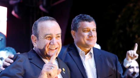 El vicepresidente de Guatemala solicita al presidente la renuncia irrevocable de ambos por condiciones "insostenibles" para continuar