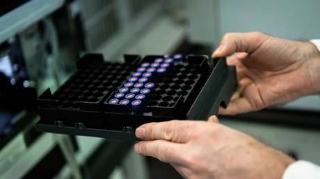 Putin: "La vacuna contra el covid-19 debe estar disponible para todos y Rusia está dispuesta a proporcionarla a todos los países que la necesiten"