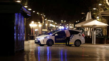 VIDEO: La Policía dispara contra un hombre que amenazó con un cuchillo a una patrulla y varios peatones en Barcelona