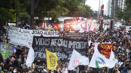 Brutal muerte de un afrobrasileño provoca masivas protestas en Brasil, pero el Gobierno dice que "el racismo aquí no existe, lo quieren importar"