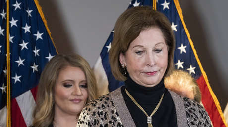 La campaña de Trump se distancia de la abogada que culpó a Hugo Chávez y al "dinero comunista" del supuesto fraude electoral en EE.UU.