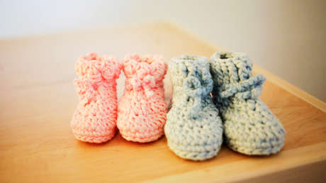 Una británica da a luz gemelos con dos años de diferencia