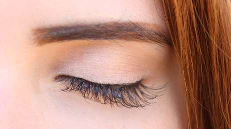 Una mujer sufre un grave accidente automovilístico pero se alegra por conservar sus pestañas postizas intactas (FOTOS)