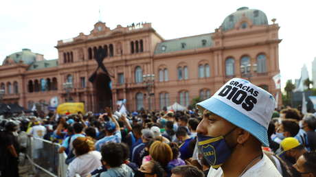 "El pueblo de Venezuela está de corazón junto a ustedes": La carta de Maduro a Fernández en honor a Maradona